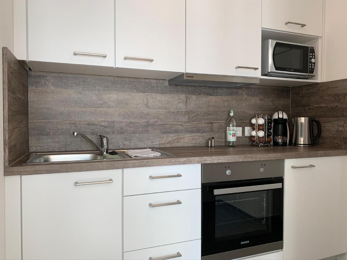 Top Modernes 1-Zimmer-Apartment mit Küche, Parkplatz, kostenfreiem WLAN und Netflix Bad Soden-Salmünster Exterior foto